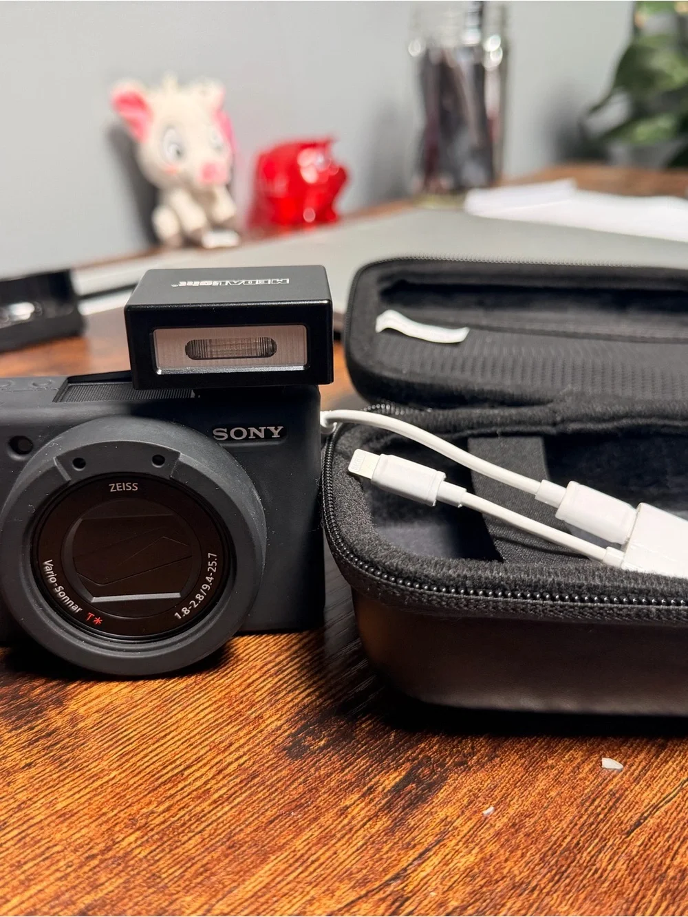 Sony Black Digital Camera with Zeiss Lens and Flash